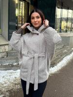 Демисезонное пальто с капюшоном