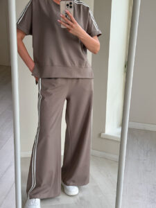 Костюм спортивный с лампасами — изображение 12