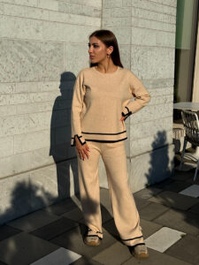 Костюм из вязаного трикотажа