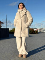 Шуба из эко-меха с капюшоном