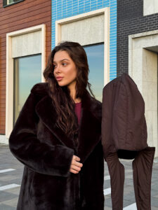 Шуба из эко-меха с капюшоном — изображение 8