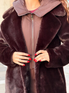 Шуба из эко-меха с капюшоном — изображение 7