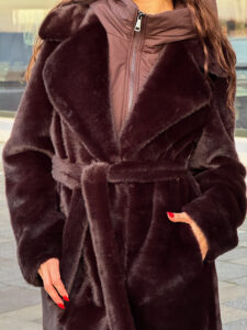 Шуба из эко-меха с капюшоном — изображение 6