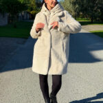 Шуба из эко-меха с капюшоном