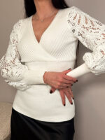 Джемпер женский с ажурным рукавом — изображение 2