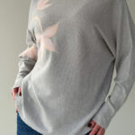 Тонкий джемпер с круглым вырезом