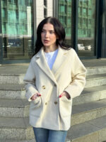 Короткое шерстяное пальто