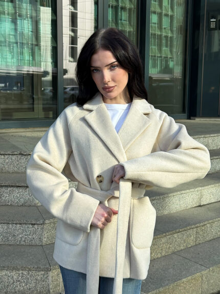 Женское весеннее пальто молочное