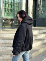 Чёрная женская куртка