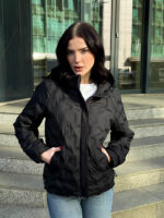 Женская куртка чёрная