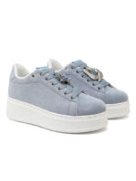 голубые женские кеды с брошью