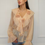 Блуза с воланами