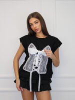 Чёрная футболка с кружевом