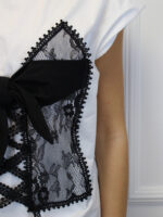 Белая футболка с кружевом