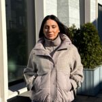 Женский бомбер с карманами