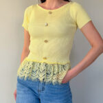 Топ из трикотажа с кружевом жёлтый