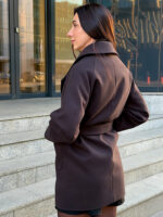 Короткое весеннее пальто шоколад