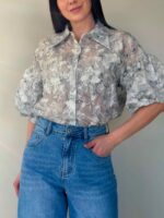 Naiste pluus mustriga