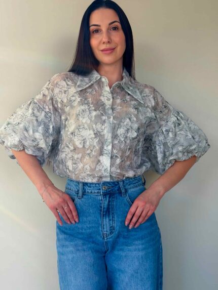 Pluus õhupallvarrukatega