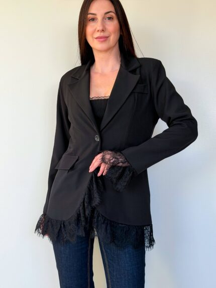 Удлиненный пиджак с кружевом