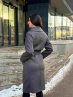 Naiste mantel grafiiti värvi