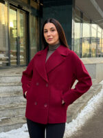 Короткое весеннее женское пальто