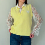 Жёлтый женский джемпер с отделкой гепюром