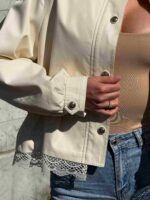 Lühike nööritav naiste jope