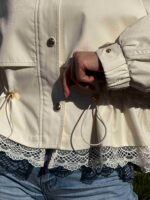 Kevadine naiste jope pitsiga