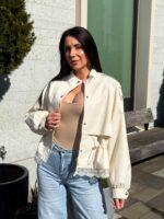 Piimvalge pitsiga nööritav jope