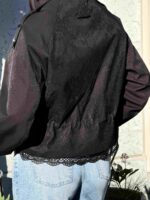 Must pitsiga nööritav jope