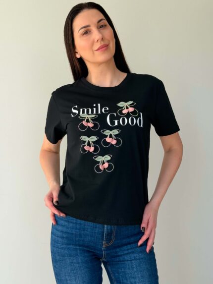 Женская футболка с вишенками