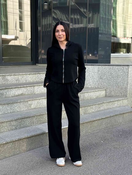 Pükstega trikotaažkostüüm