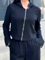 Черный костюм с гипюром