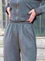 Трикотажный женский костюм с гипюром