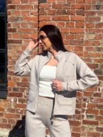 Костюм с накладными карманами женский