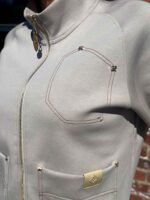 Брючный женский костюм с накладными карманами