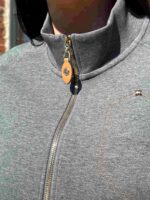 Костюм на молнии с накладными карманами