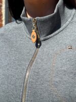 Tõmblukuga ja pealepandud taskutega kostüüm