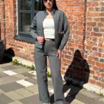 Костюм с накладными карманами и кофтой на молнии