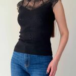 Топ с ажурной горловиной черный