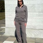 Костюм с кофтой на молнии из текстурной ткани