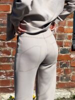 Pealepandud taskutega kostüüm