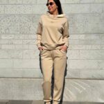 Kapuutsiga pükskostüüm