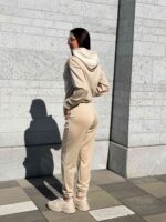 Костюм с капюшоном брючный