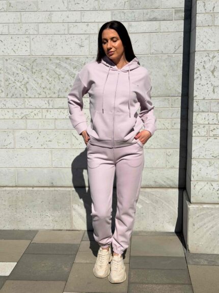 Женский спортивный костюм с брюками