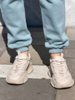 Спортивный женский костюм