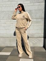 Спортивный трикотажный костюм с полосками