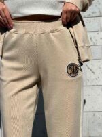 Спортивный трикотажный костюм с брюками