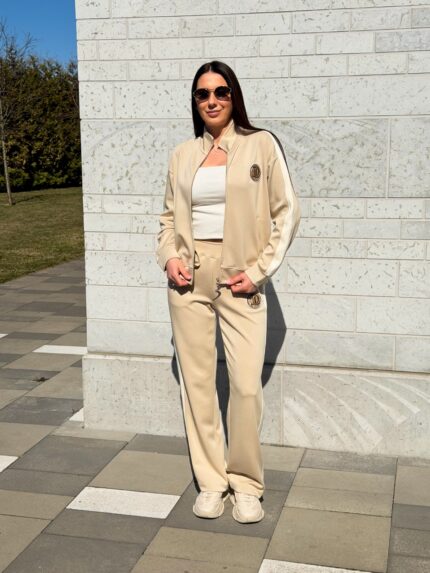 Спортивный трикотажный костюм женский